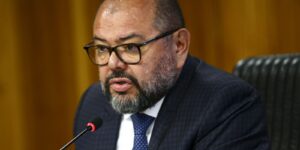 pf-aponta-ex-ministro-de-bolsonaro-como-pilar-institucional-de-desvios