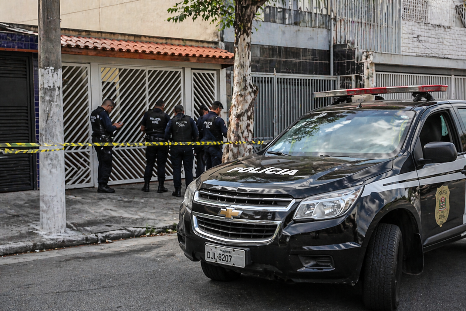 Pai e filha são encontrados mortos dentro de casa em São Paulo