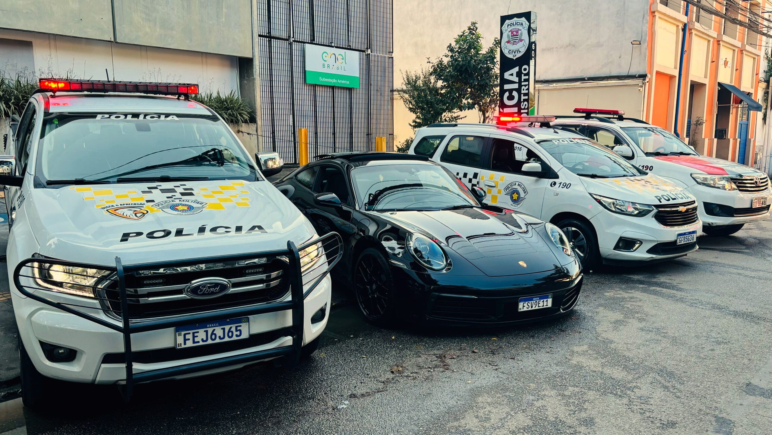 POLÍCIA MILITAR RECUPERA PORSCHE 911 ROUBADO E COM PLACAS CLONADAS NO BAIRRO DA CONSOLAÇÃO